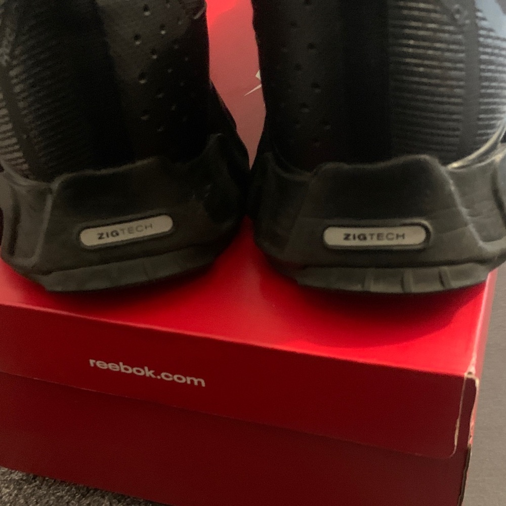 Reebok Men's All-Black Athletic Shoes - Picture 6 of 13